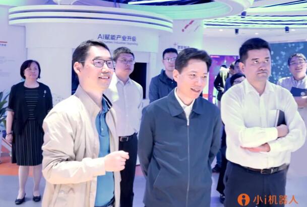 【合作伙伴】上海嘉定區(qū)委書(shū)記陸方舟一行蒞臨小i機(jī)器人調(diào)研考察