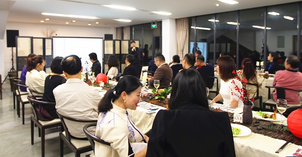 天堂硅谷全權(quán)委托客戶答“蟹”晚宴濃情落幕 天堂硅谷全權(quán)委托客戶答“蟹”晚宴濃情落幕