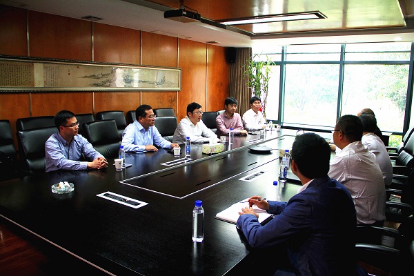 巨化集團(tuán)董事長(zhǎng)、黨委書記胡仲明一行到訪我司考察交流