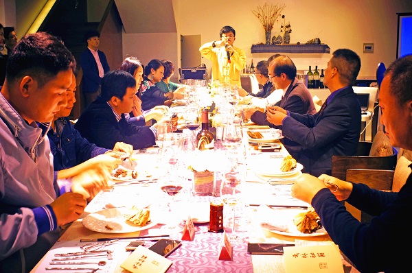 致“蟹”老友——天堂硅谷舉辦中西合璧答“蟹”宴 致“蟹”老友——天堂硅谷舉辦中西合璧答“蟹”宴