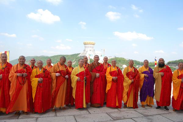 會稽山龍華寺舉行落成暨佛像開光慶典法會 會稽山龍華寺舉行落成暨佛像開光慶典法會